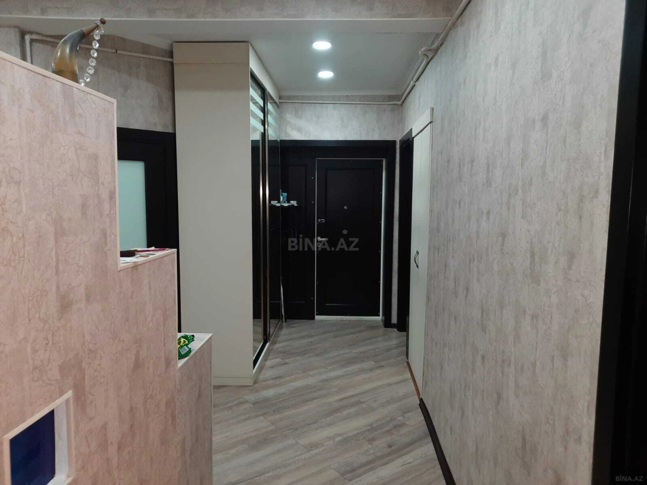 Satılır 4 otaqlı mənzil 130 m²