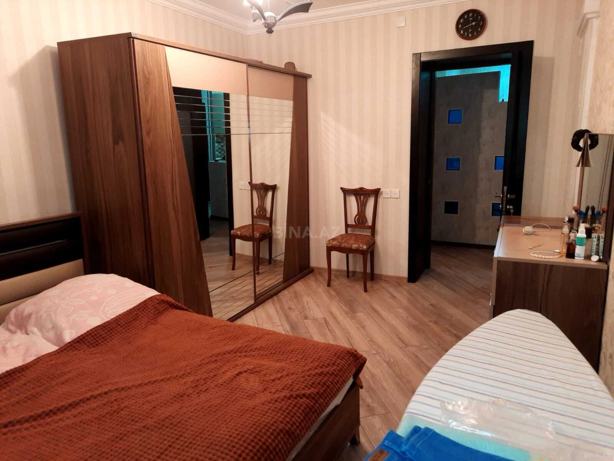 Satılır 4 otaqlı mənzil 130 m²