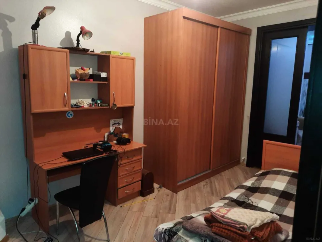 Satılır 4 otaqlı mənzil 130 m²