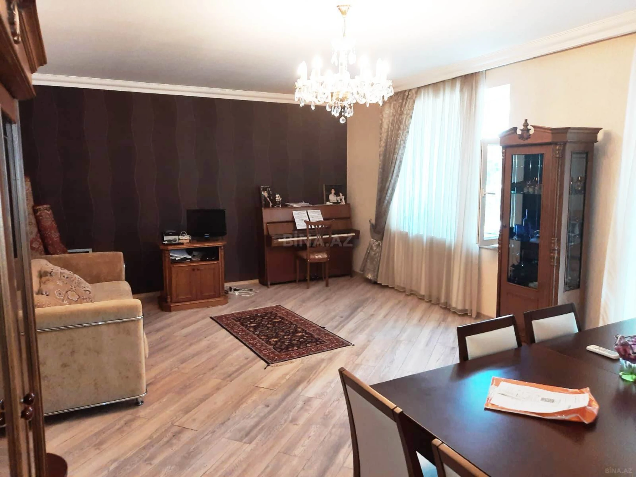 Satılır 4 otaqlı mənzil 130 m²