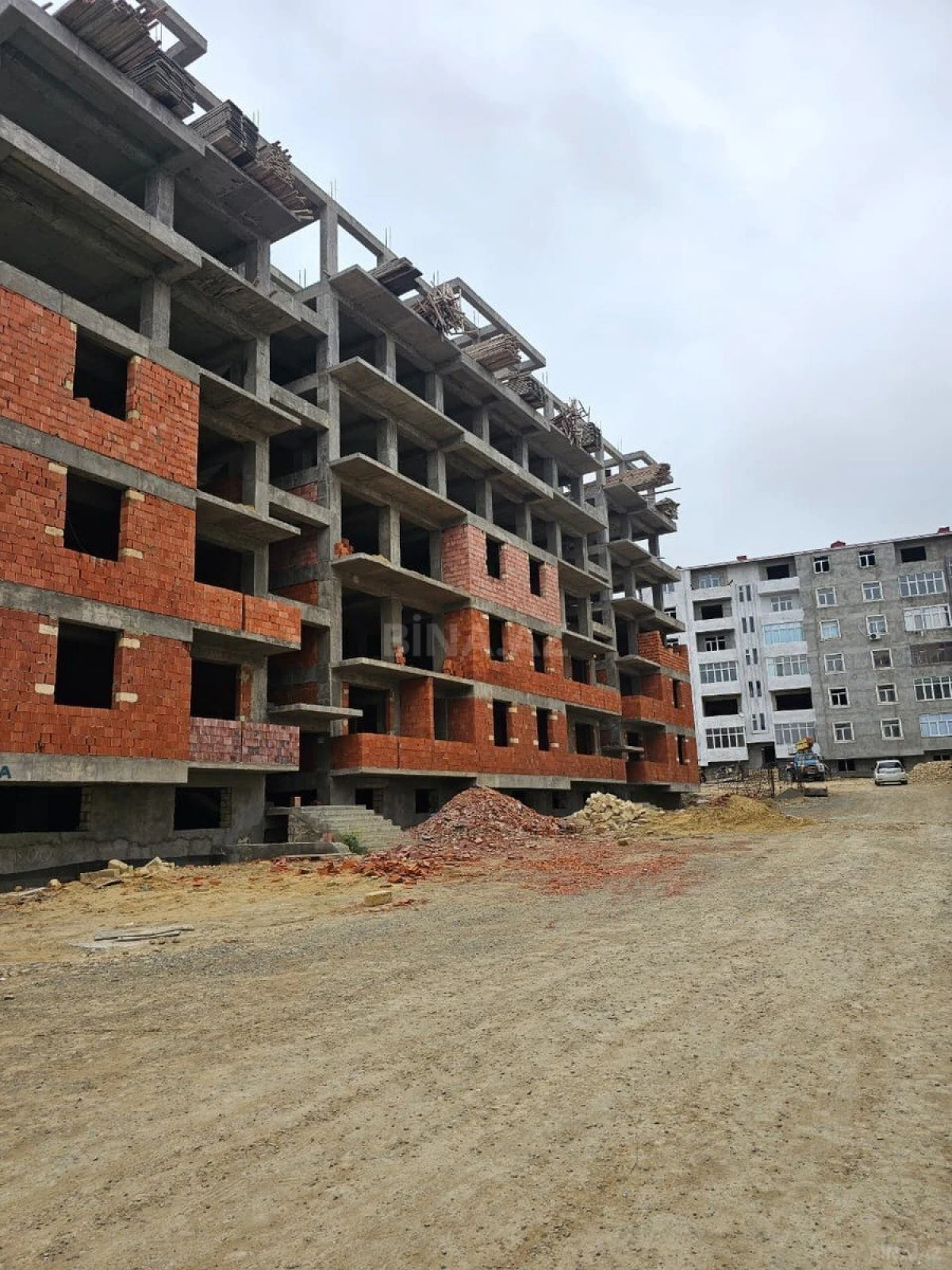 Satılır 2 otaqlı mənzil 73 m²