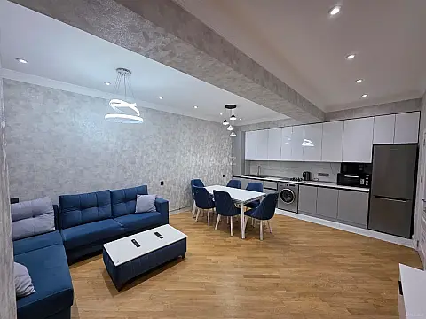 Kirayə verilir 2 otaqlı mənzil 58 m²