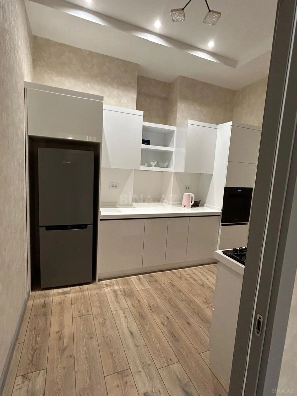 Kirayə verilir 2 otaqlı mənzil 90 m²