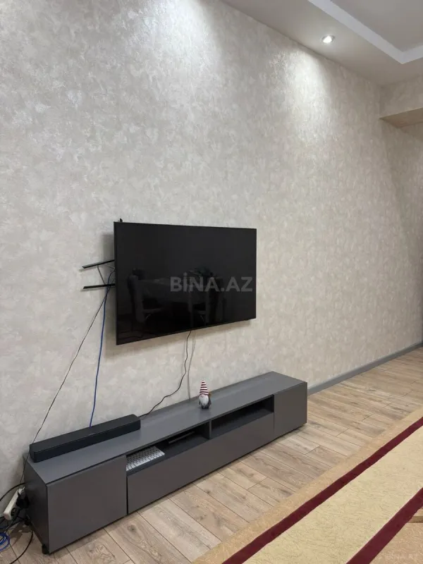 Kirayə verilir 2 otaqlı mənzil 90 m²