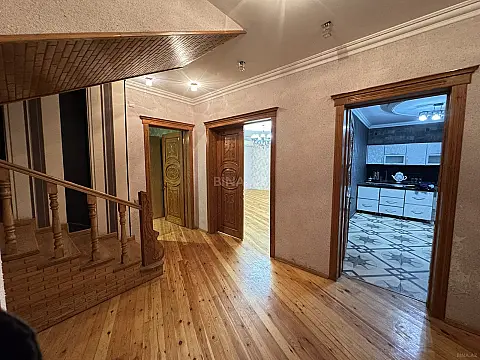 Satılır 5 otaqlı həyət evi 185 m²