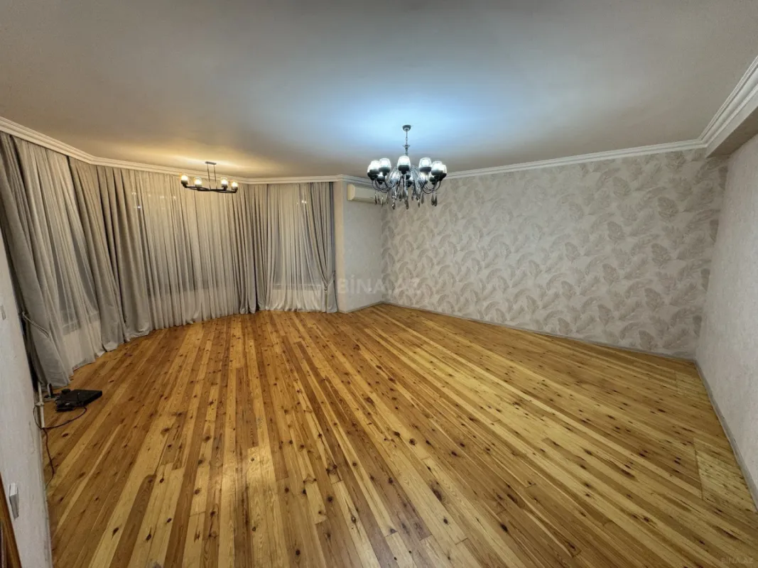 Satılır 5 otaqlı həyət evi 185 m²