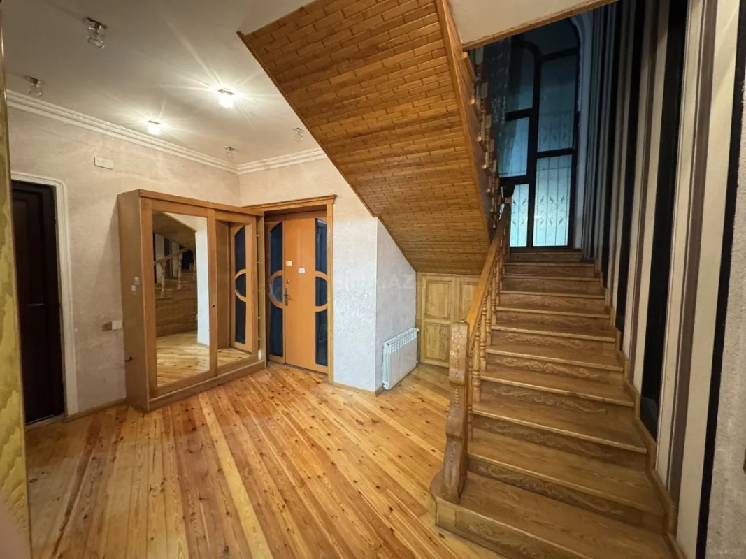 Satılır 5 otaqlı həyət evi 185 m²