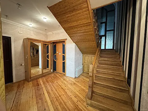 Satılır 5 otaqlı həyət evi 185 m²