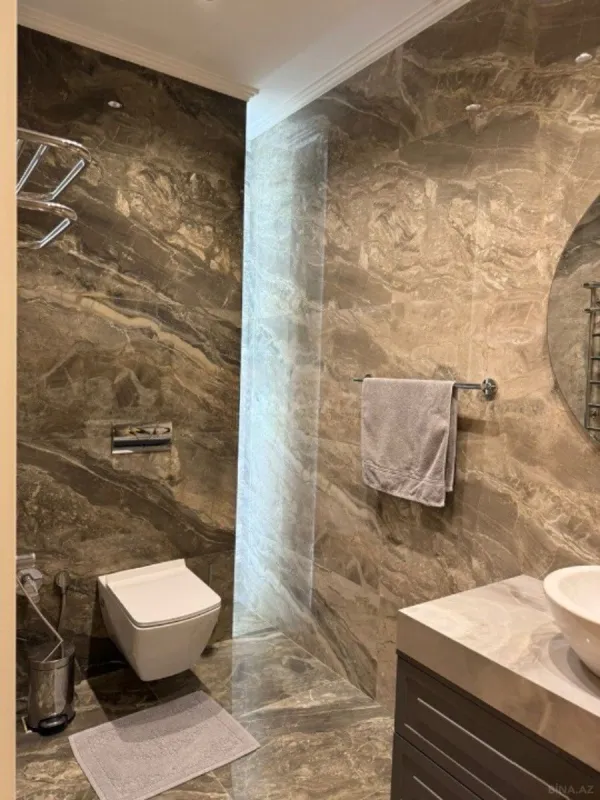 Satılır 5 otaqlı mənzil 300 m²