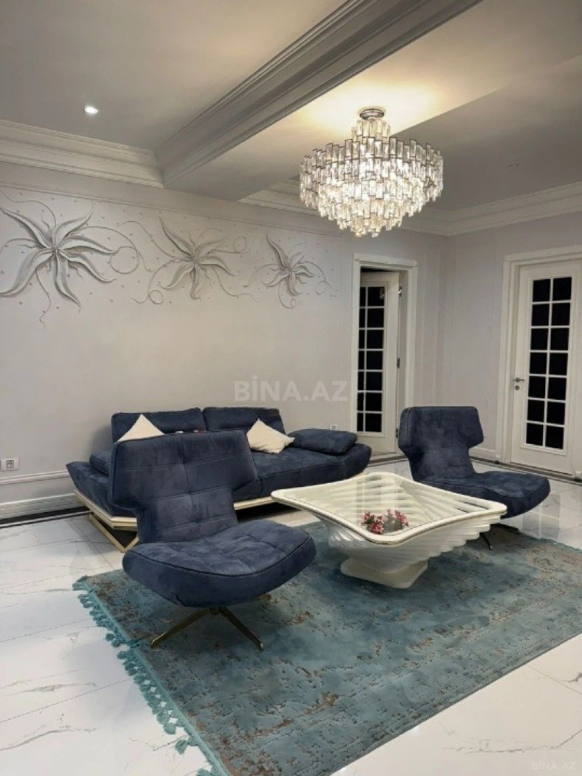 Satılır 5 otaqlı mənzil 300 m²