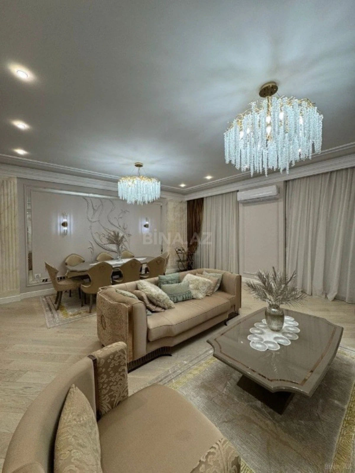 Satılır 5 otaqlı mənzil 300 m²