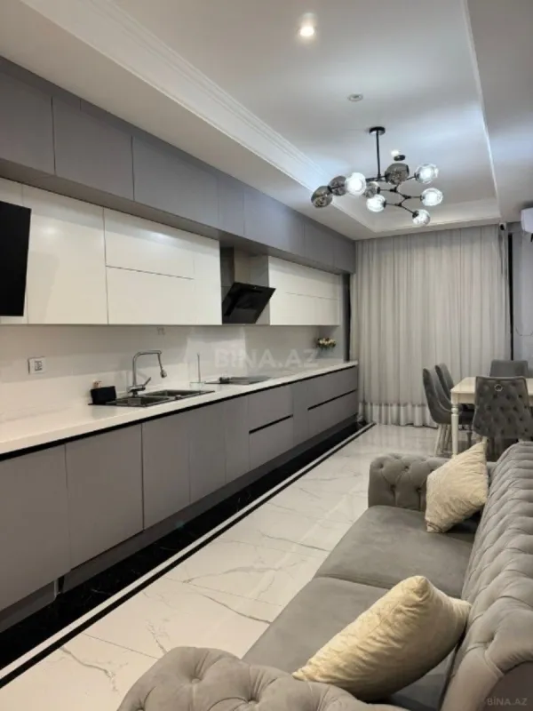 Satılır 5 otaqlı mənzil 300 m²