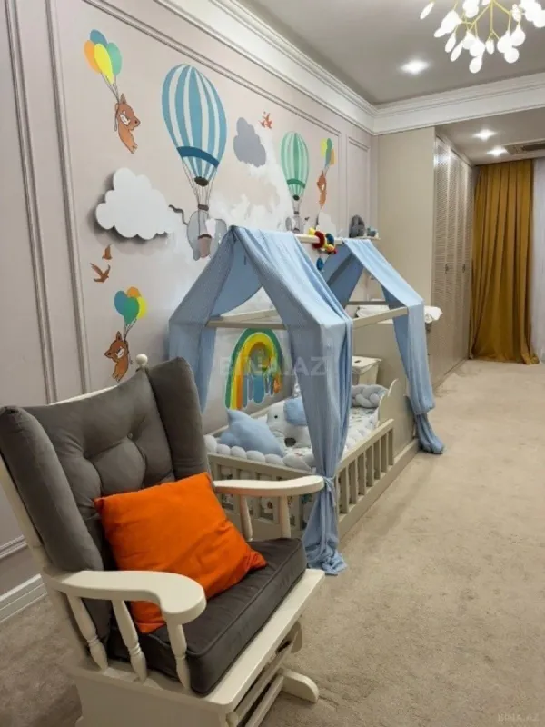 Satılır 5 otaqlı mənzil 300 m²