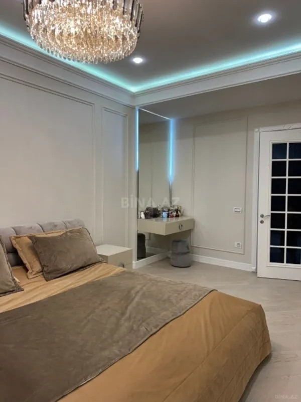Satılır 5 otaqlı mənzil 300 m²