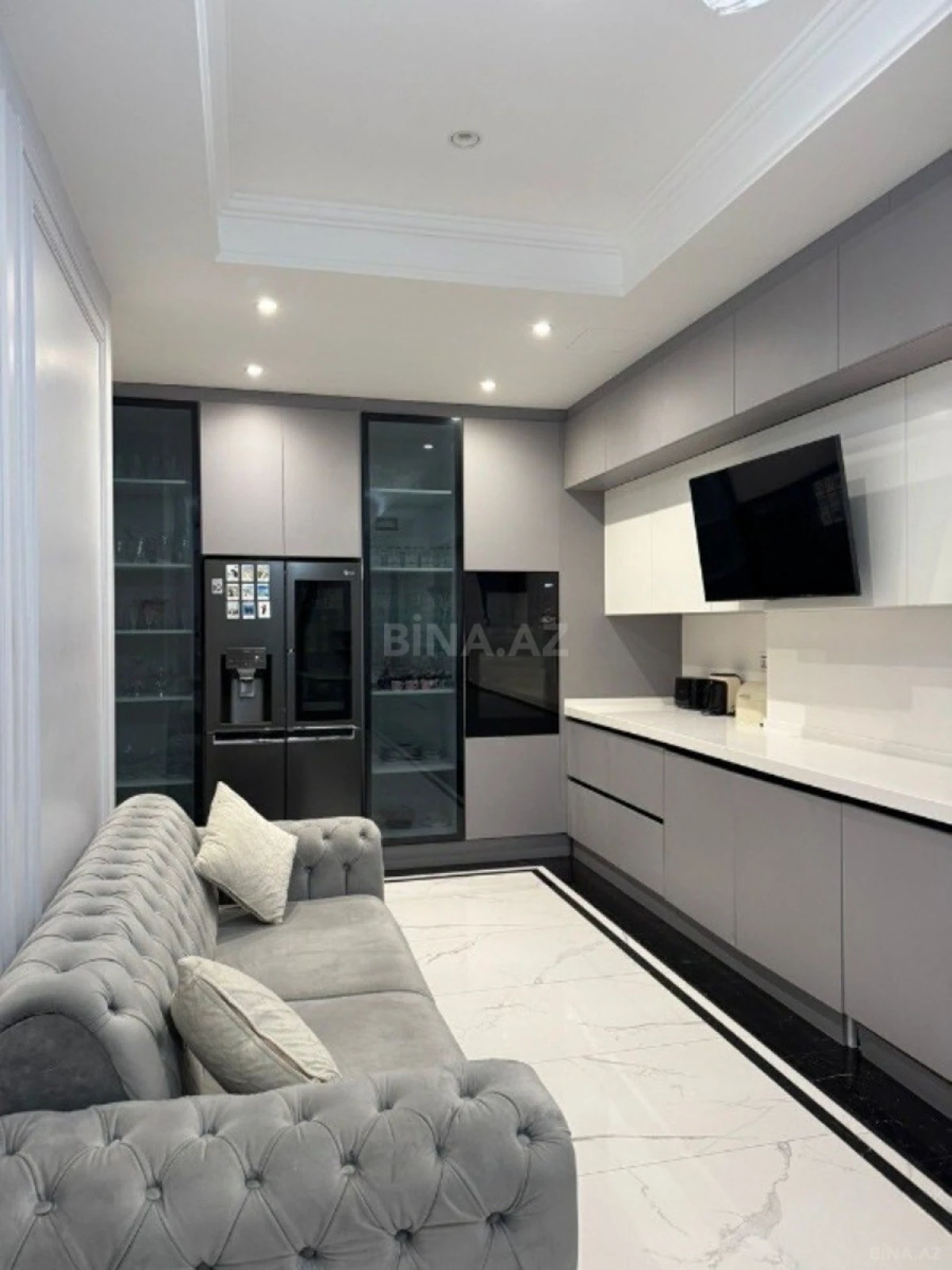 Satılır 5 otaqlı mənzil 300 m²