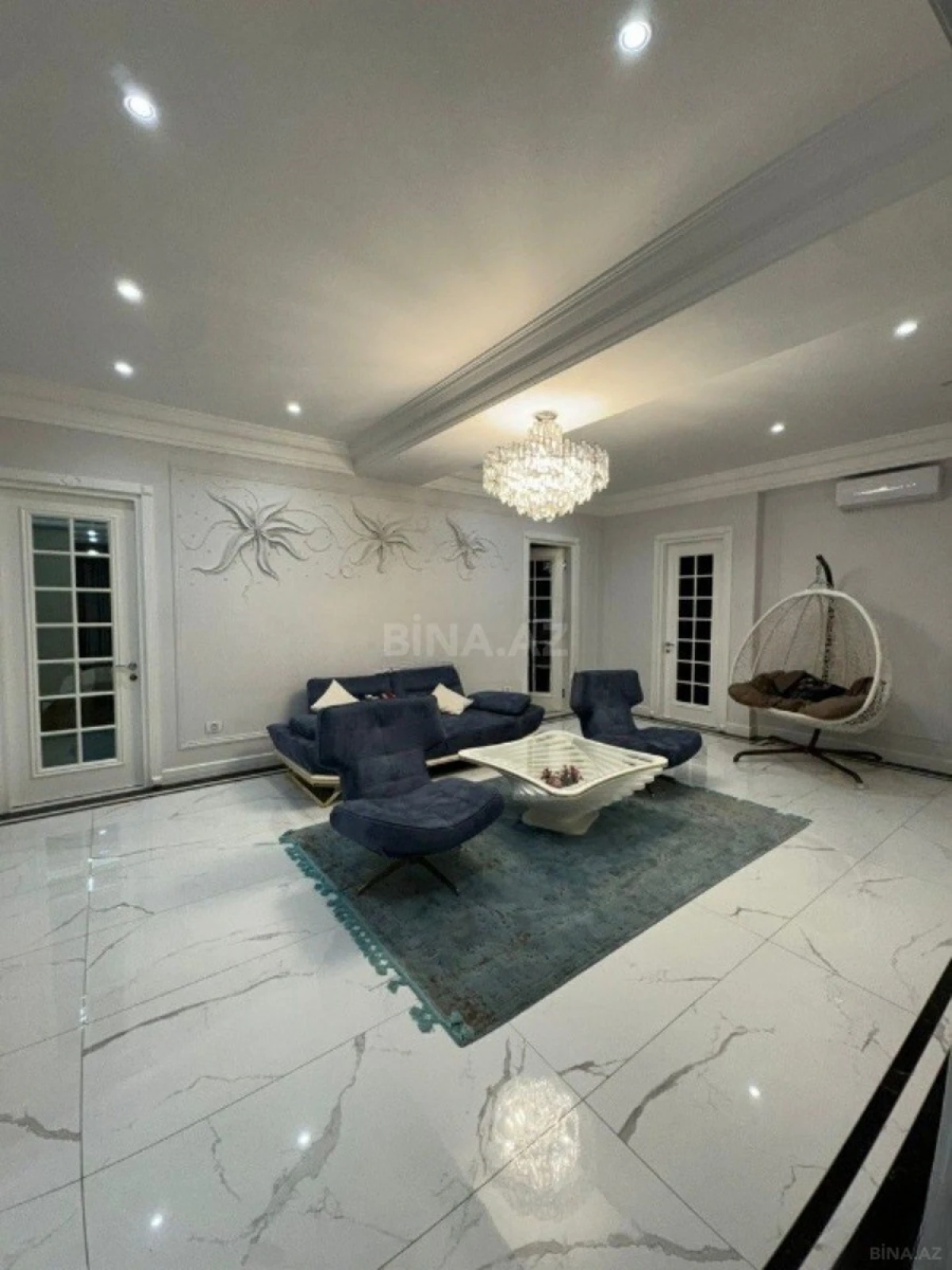 Satılır 5 otaqlı mənzil 300 m²