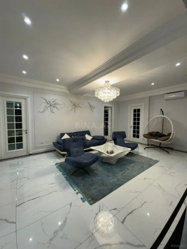 Satılır 5 otaqlı mənzil 300 m²