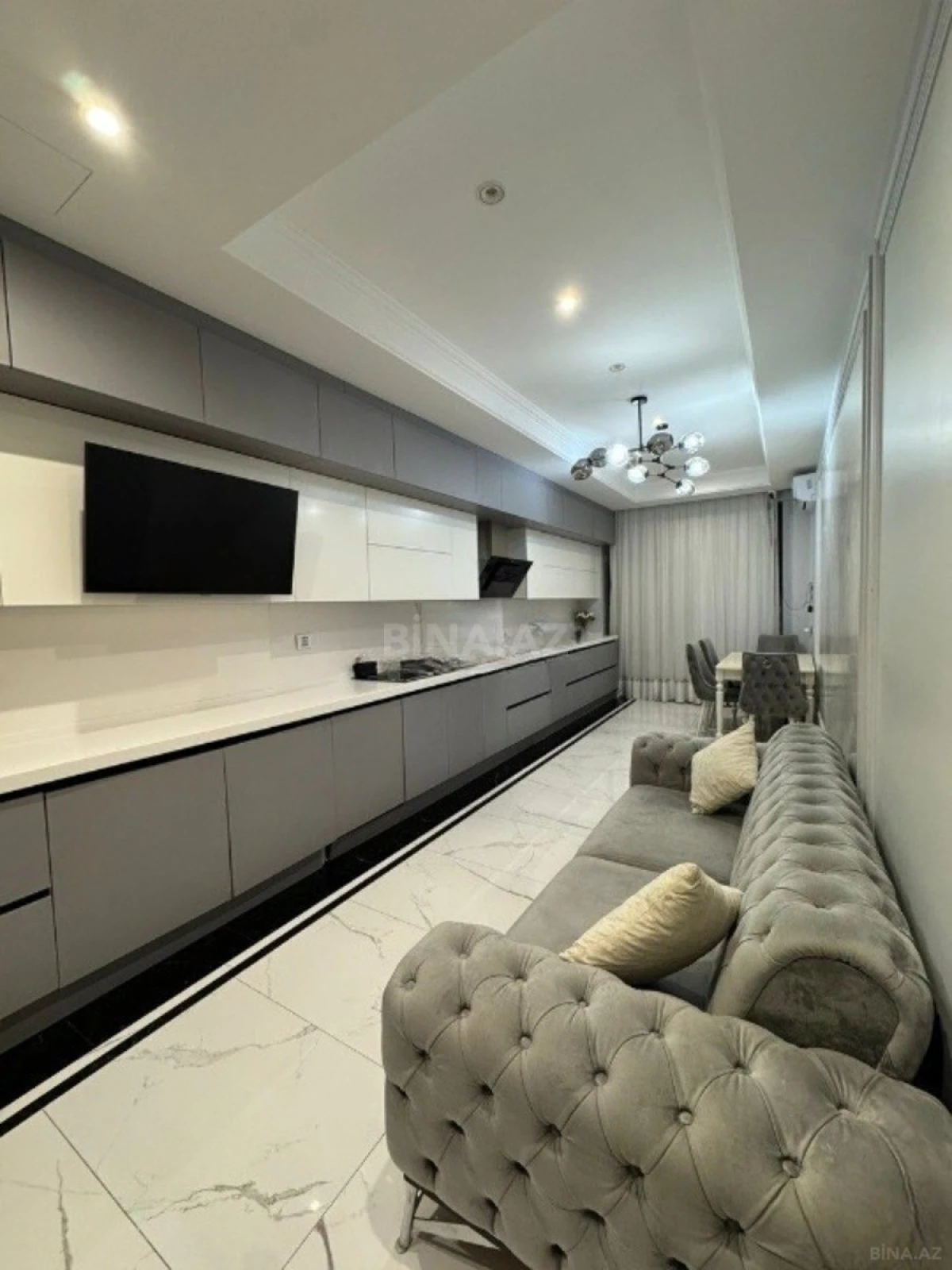 Satılır 5 otaqlı mənzil 300 m²