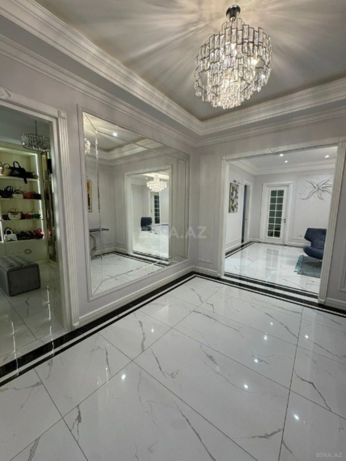 Satılır 5 otaqlı mənzil 300 m²