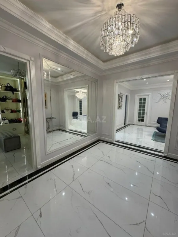 Satılır 5 otaqlı mənzil 300 m²