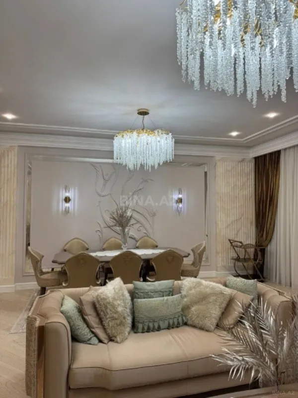 Satılır 5 otaqlı mənzil 300 m²