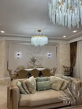 Satılır 5 otaqlı mənzil 300 m²