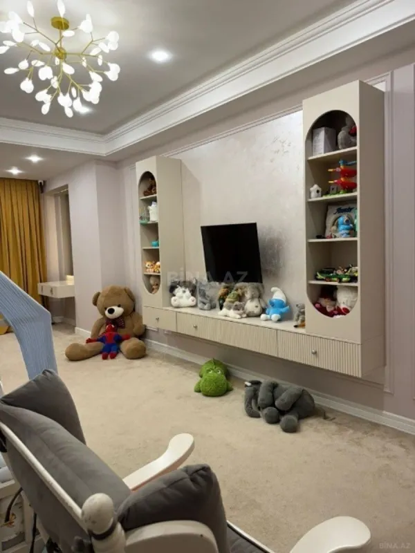 Satılır 5 otaqlı mənzil 300 m²