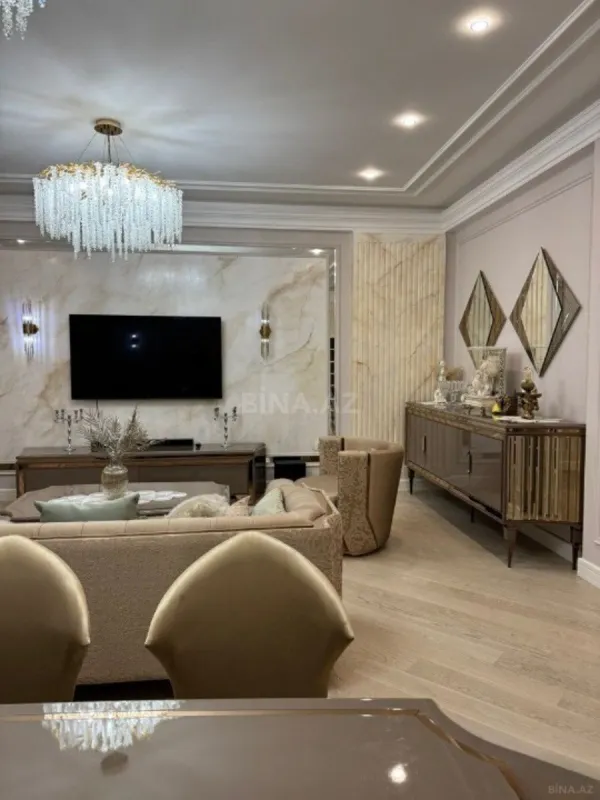 Satılır 5 otaqlı mənzil 300 m²