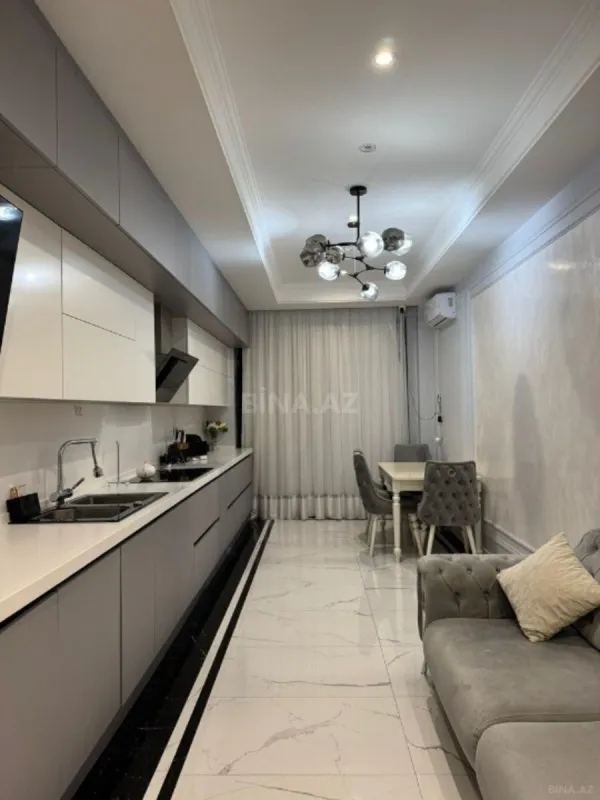 Satılır 5 otaqlı mənzil 300 m²