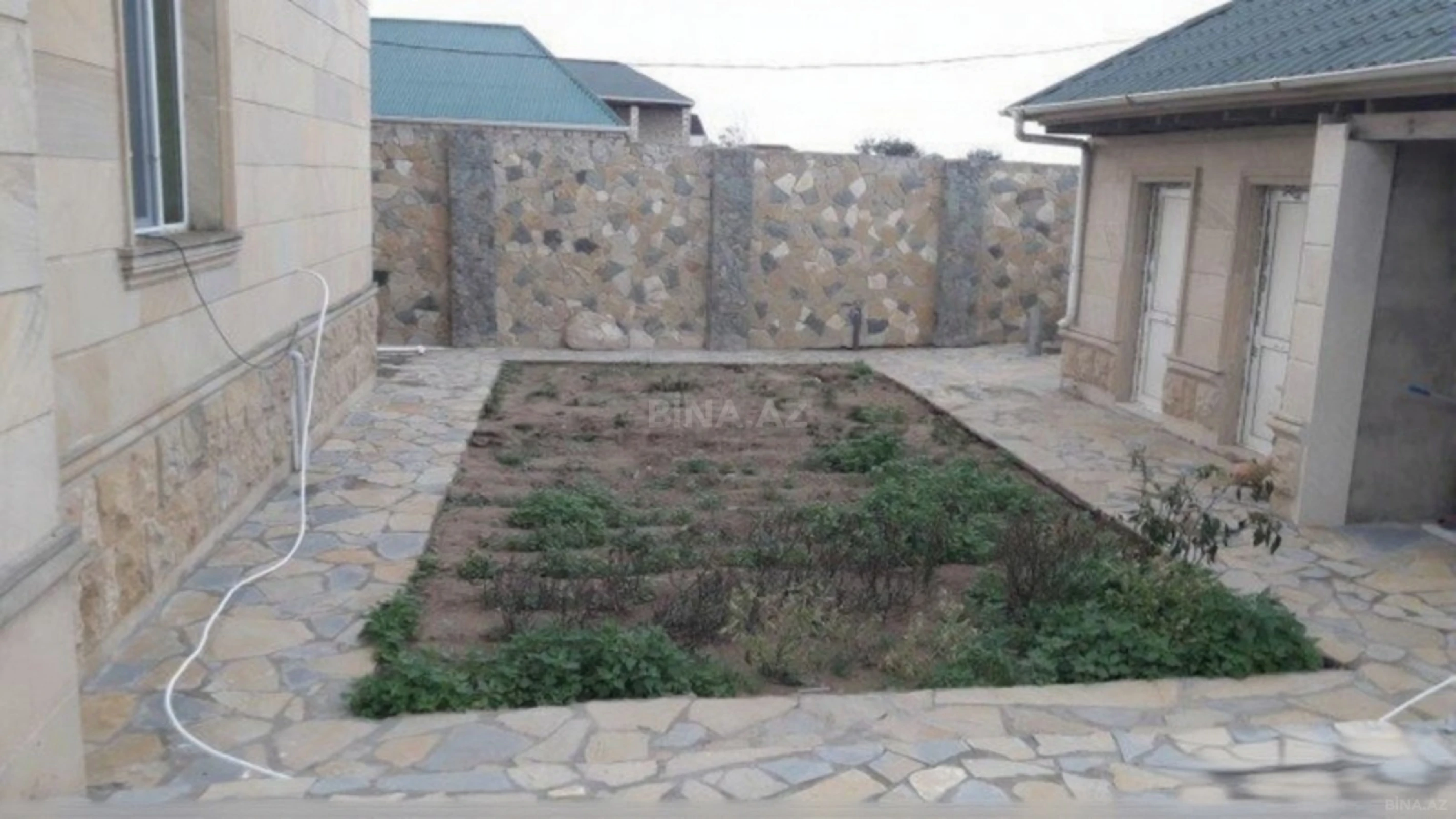 Kirayə verilir 6 otaqlı həyət evi 300 m²