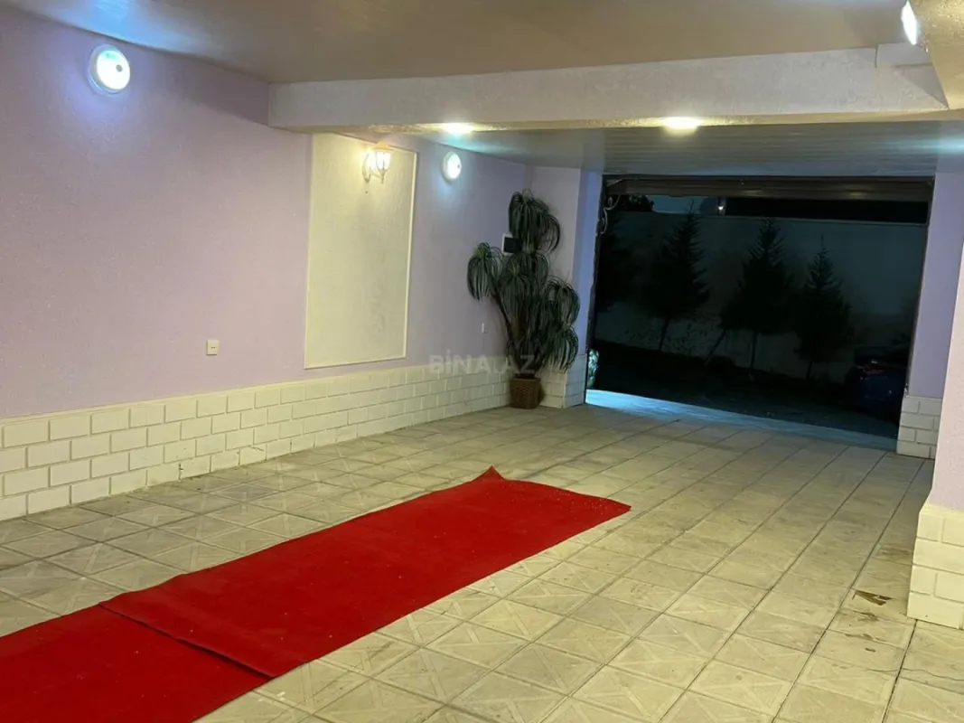 Satılır 5 otaqlı həyət evi 300 m²
