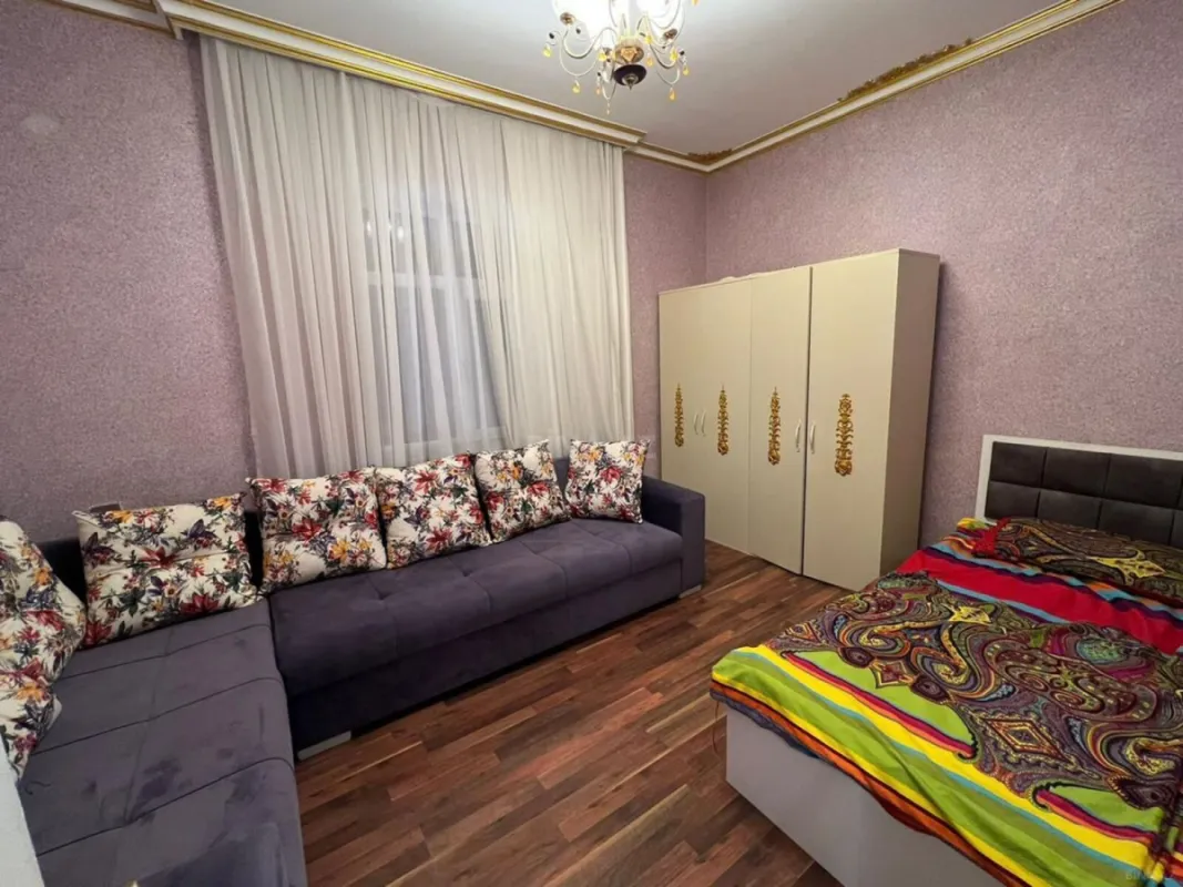 Satılır 5 otaqlı həyət evi 300 m²