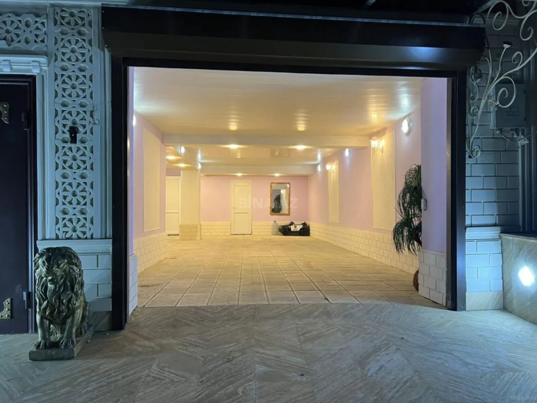 Satılır 5 otaqlı həyət evi 300 m²