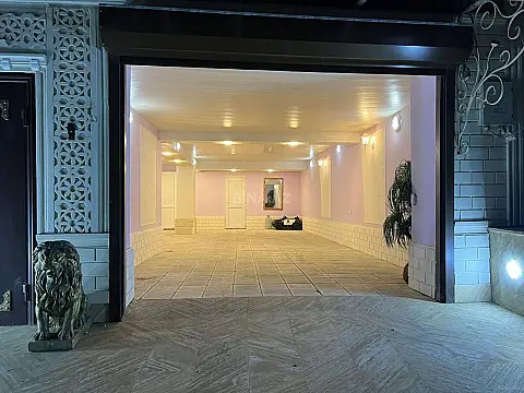 Satılır 5 otaqlı həyət evi 300 m²