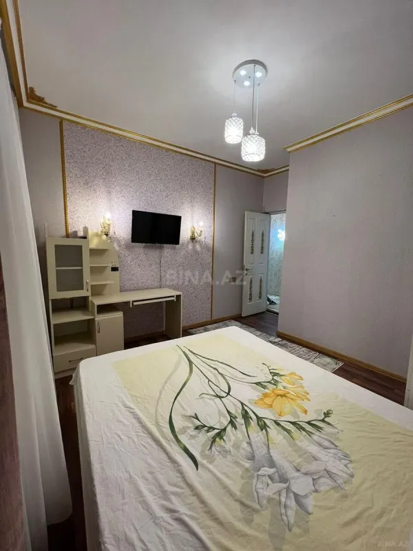 Satılır 5 otaqlı həyət evi 300 m²