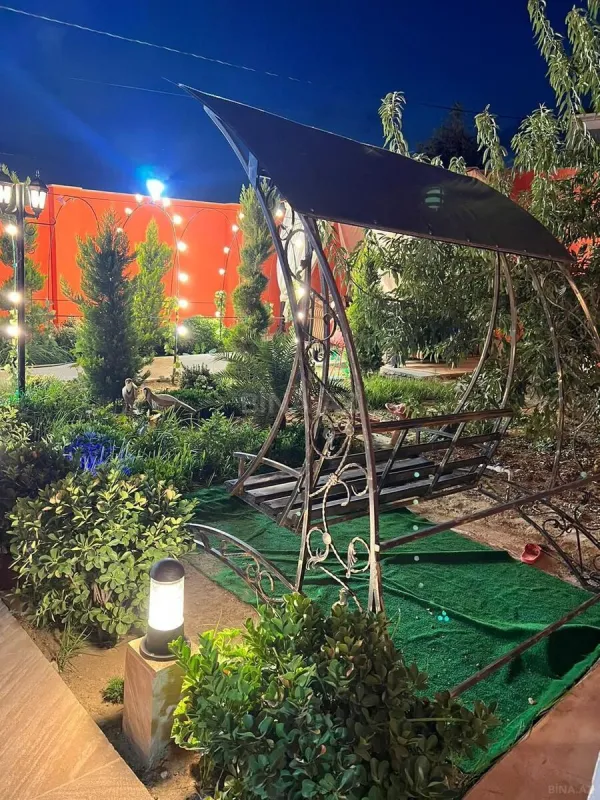 Satılır 5 otaqlı həyət evi 300 m²