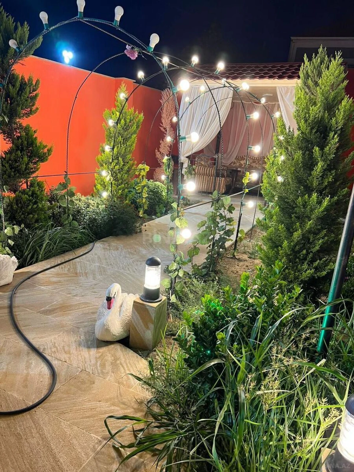 Satılır 5 otaqlı həyət evi 300 m²