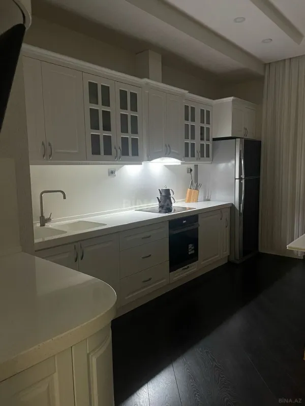 Kirayə verilir 3 otaqlı mənzil 150 m²