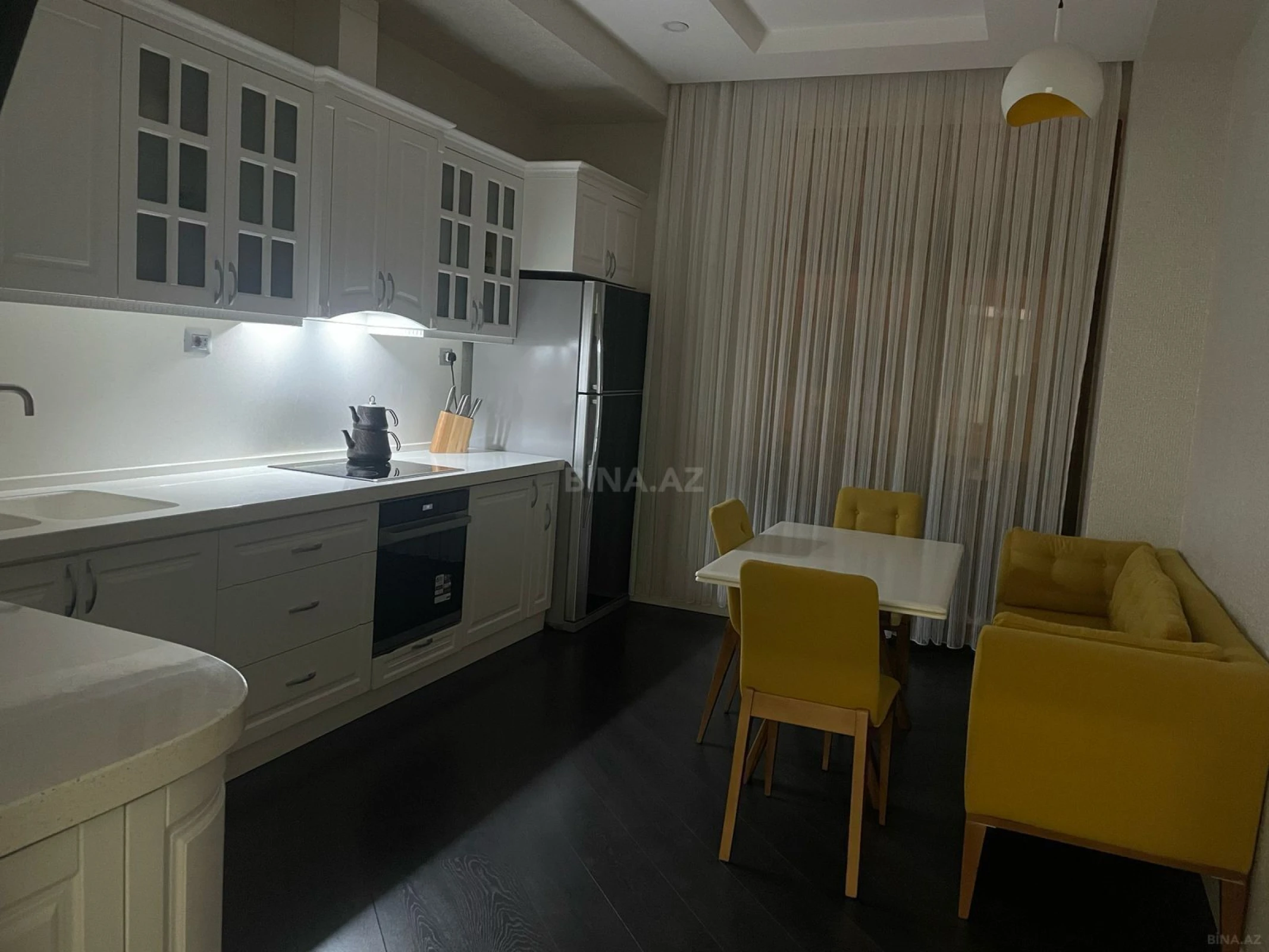 Kirayə verilir 3 otaqlı mənzil 150 m²