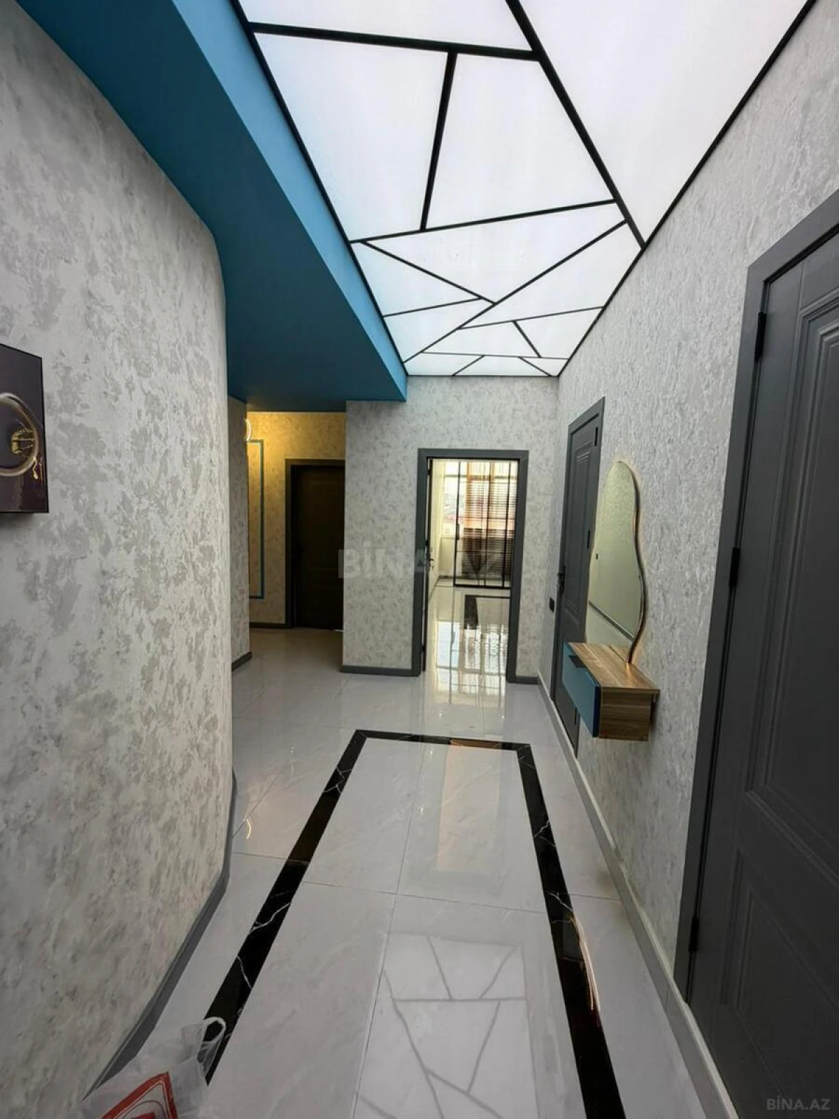 Satılır 3 otaqlı mənzil 93 m²