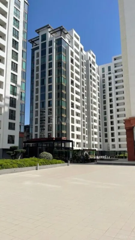 Satılır 10 otaqlı mənzil 470 m²
