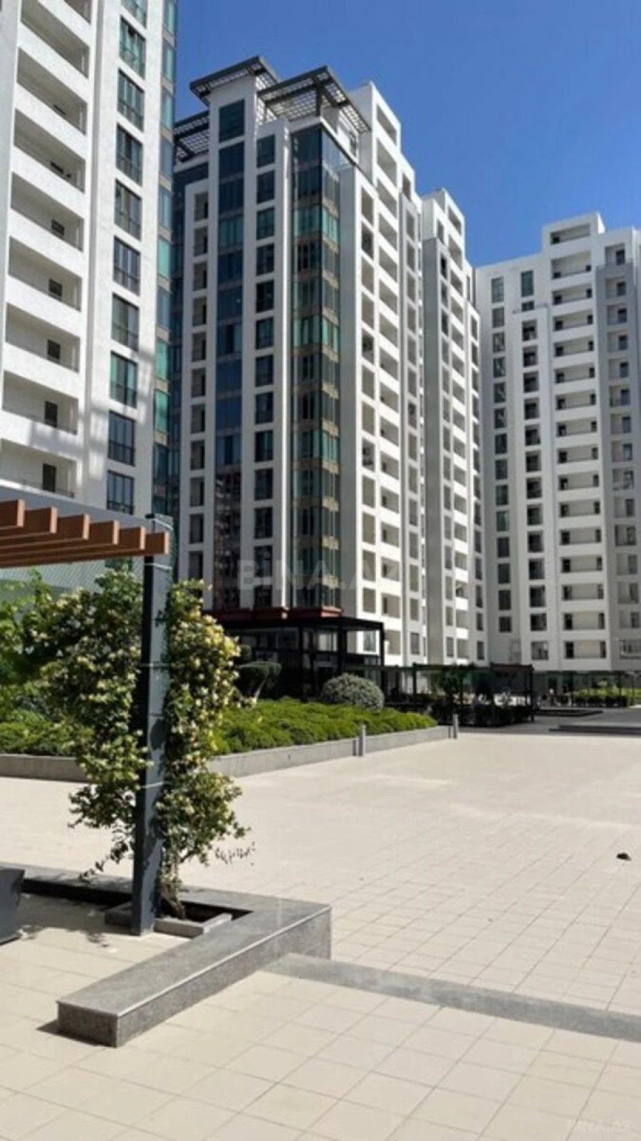 Satılır 10 otaqlı mənzil 470 m²