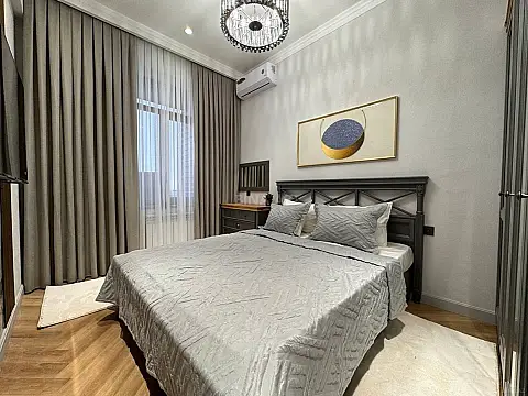 Kirayə verilir 2 otaqlı mənzil 125 m²