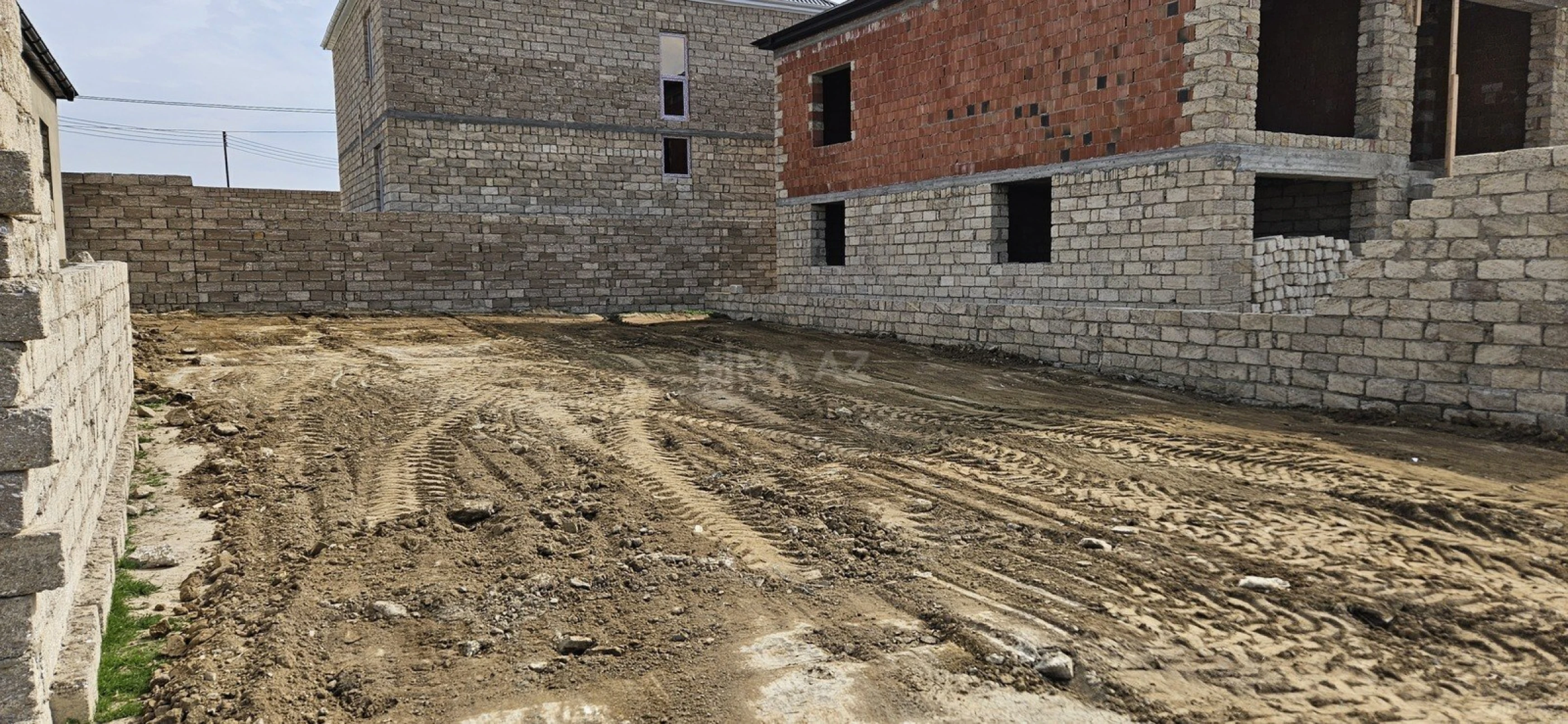 Satılır torpaq sahəsi 2 m²