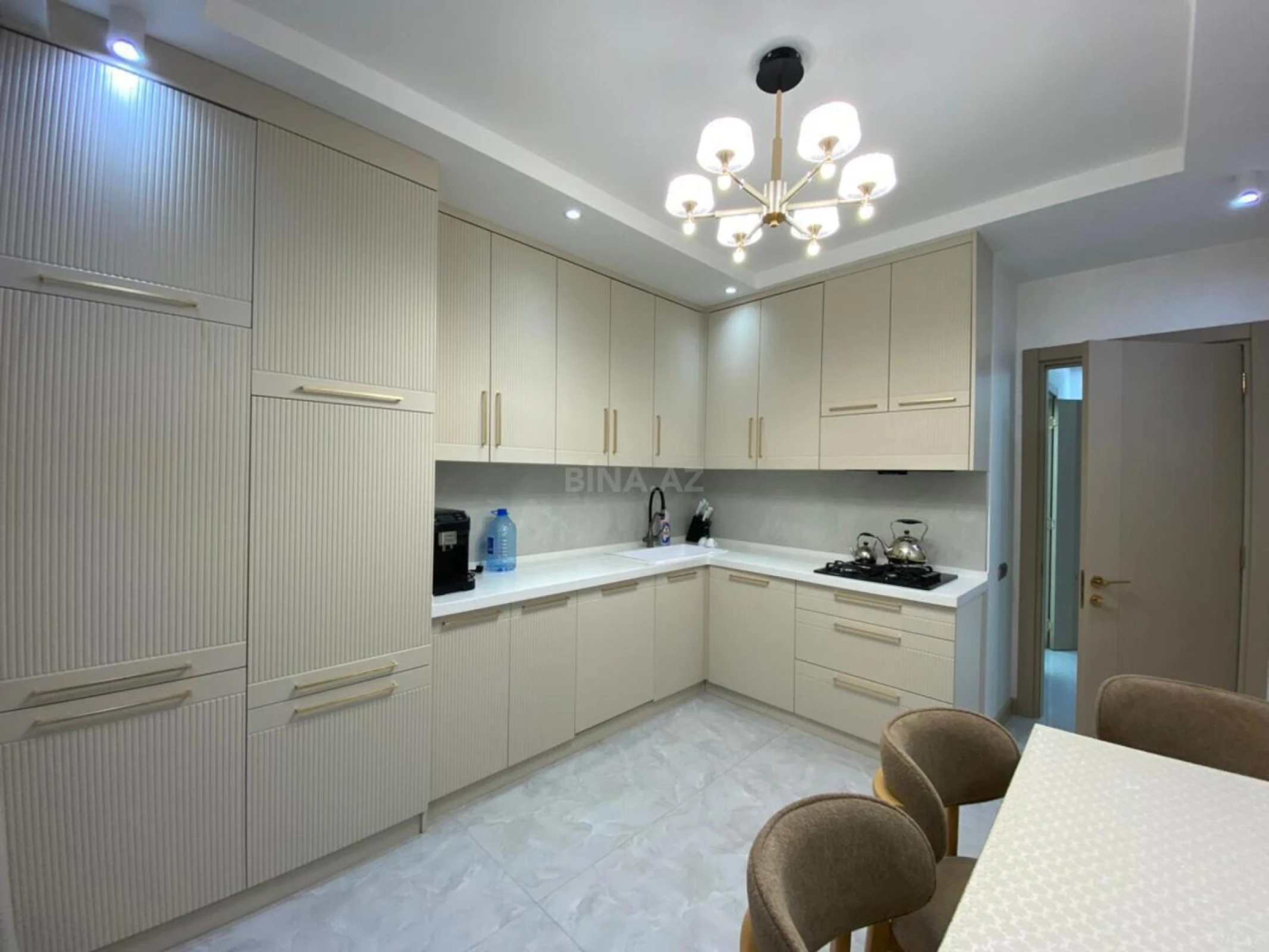 Kirayə verilir 3 otaqlı mənzil 148 m²