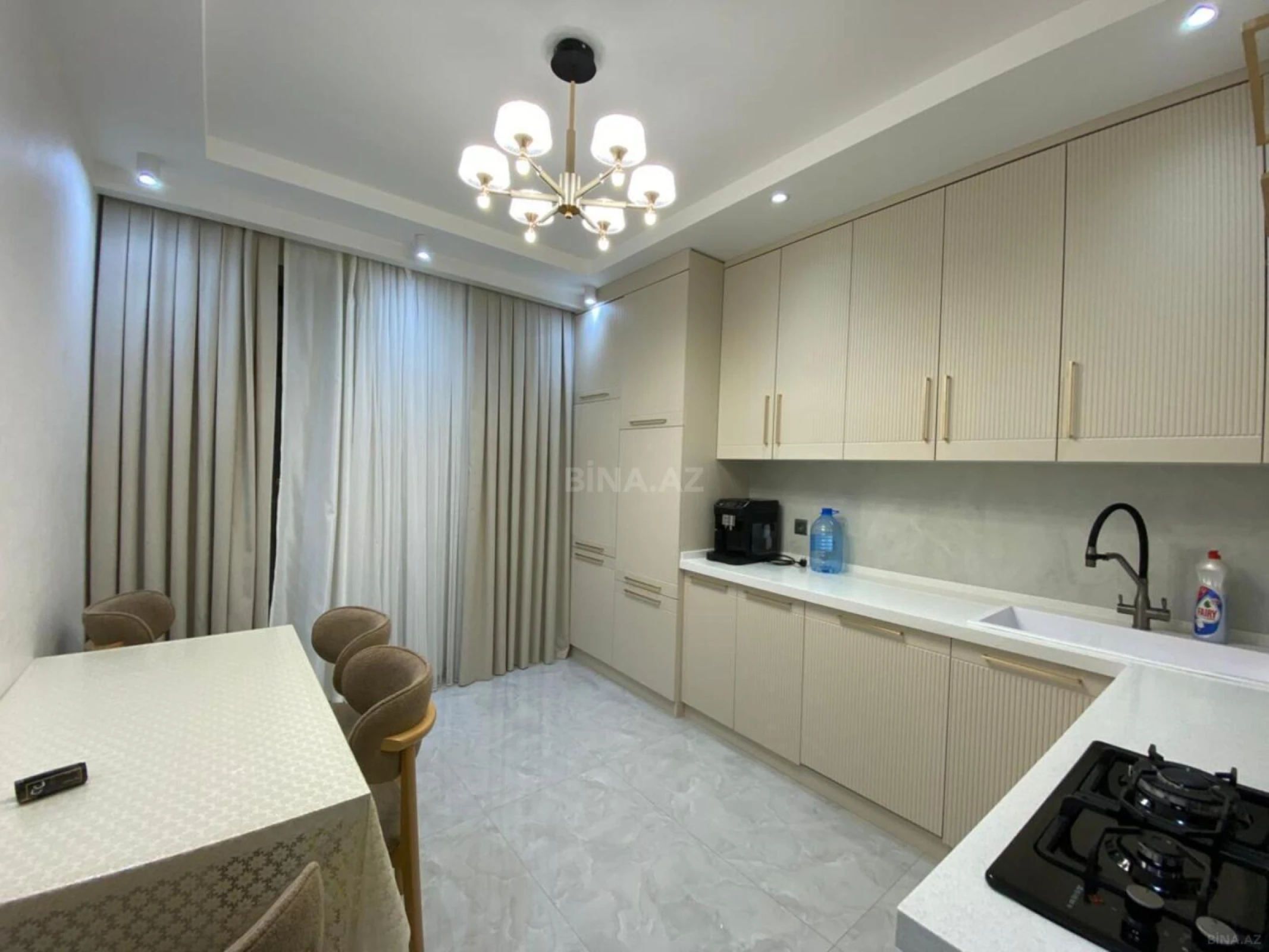 Kirayə verilir 3 otaqlı mənzil 148 m²