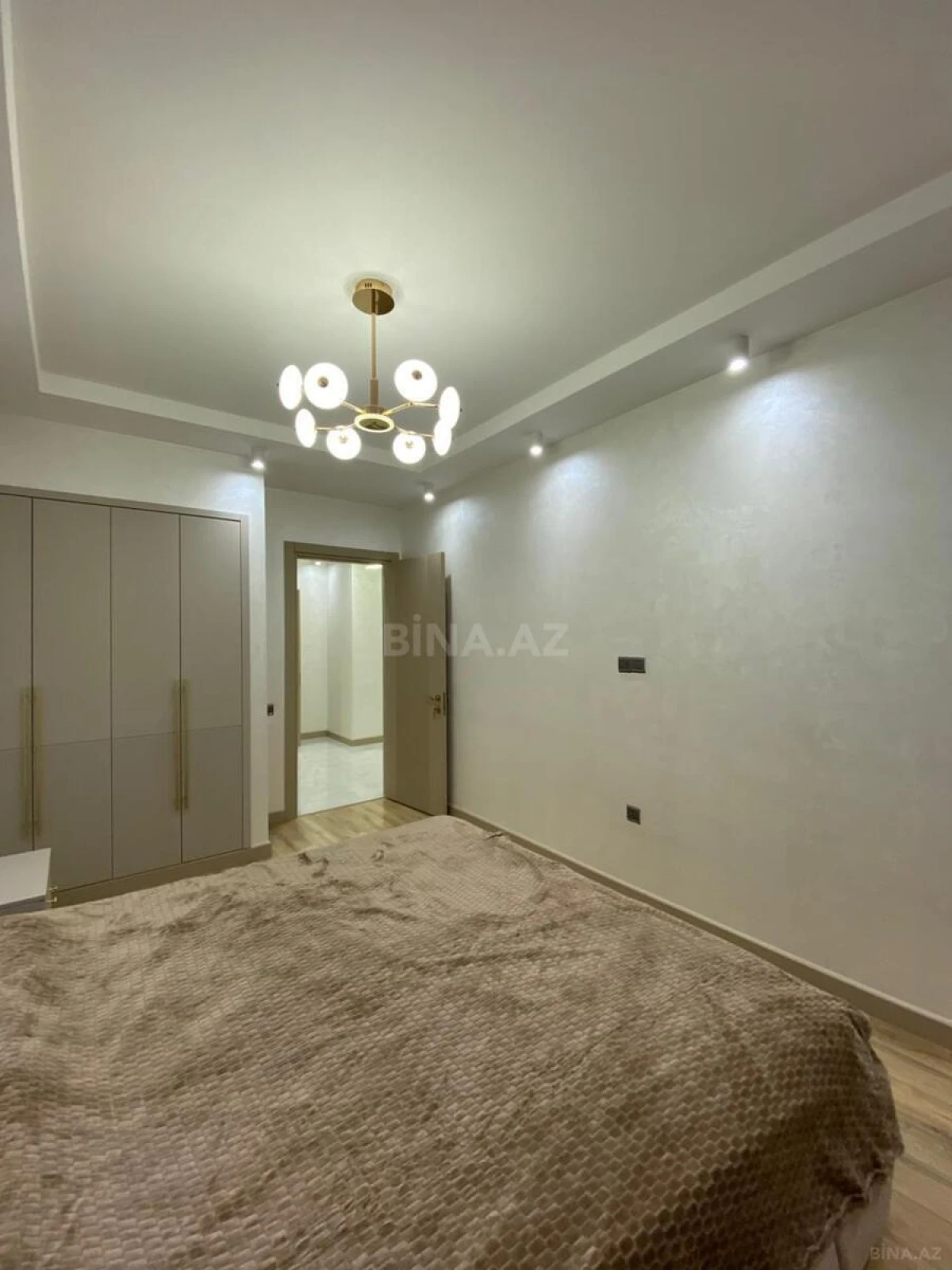 Kirayə verilir 3 otaqlı mənzil 148 m²