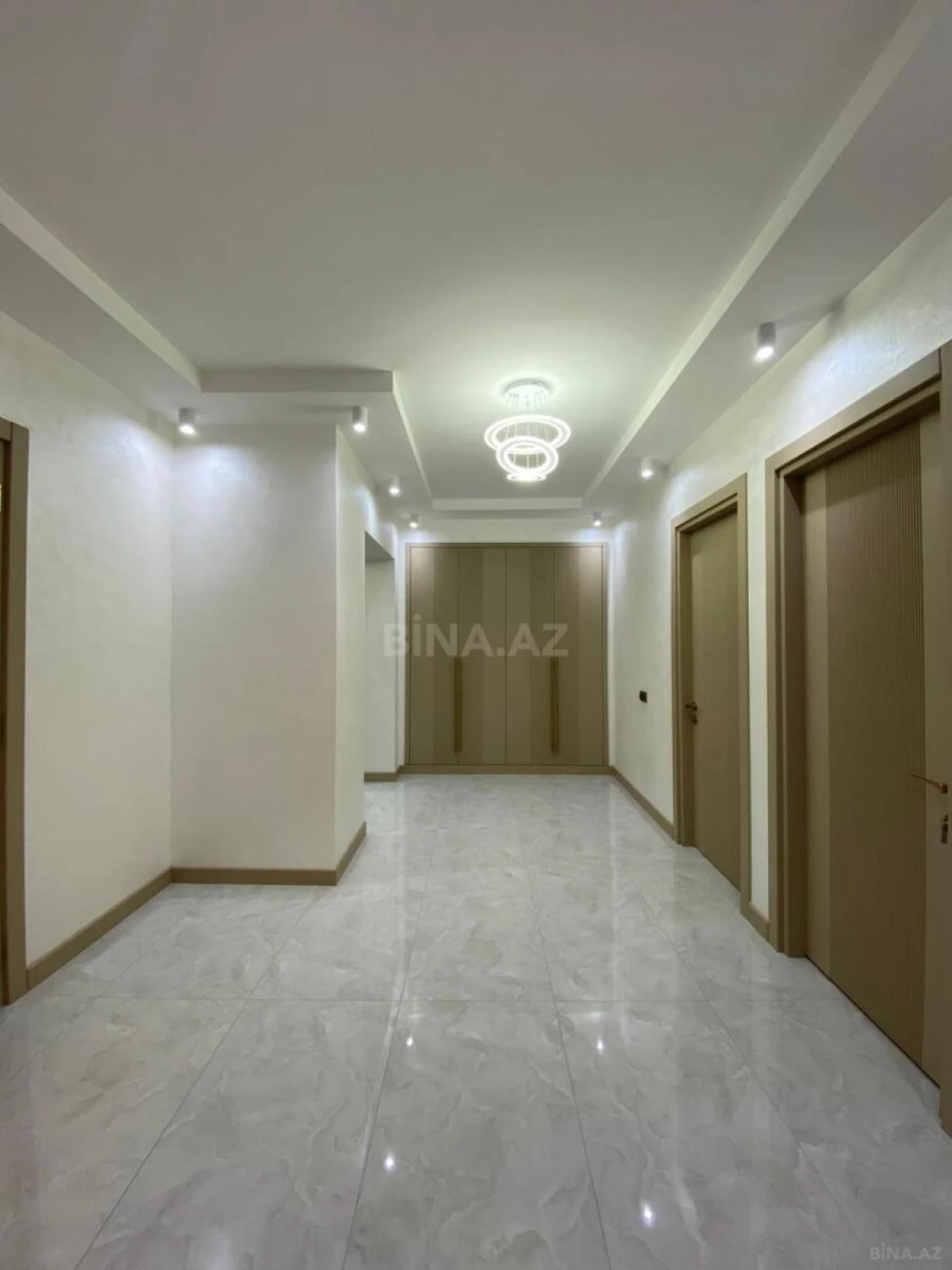 Kirayə verilir 3 otaqlı mənzil 148 m²