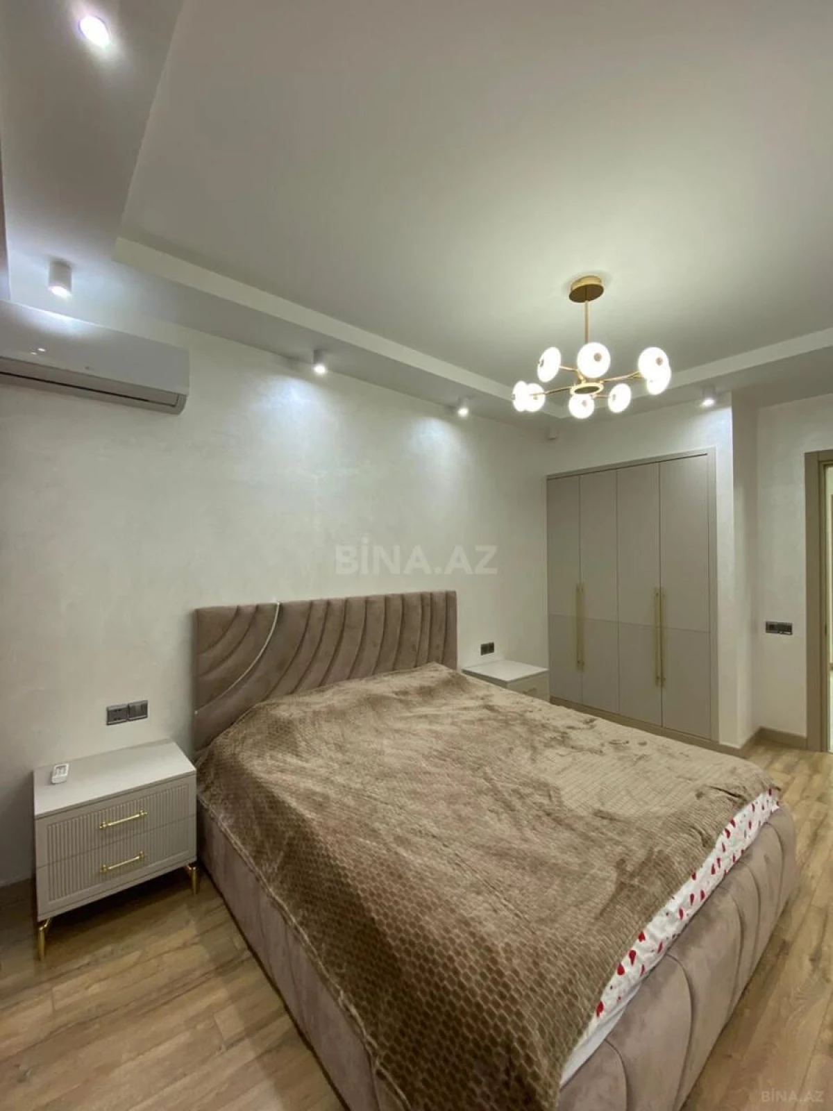 Kirayə verilir 3 otaqlı mənzil 148 m²