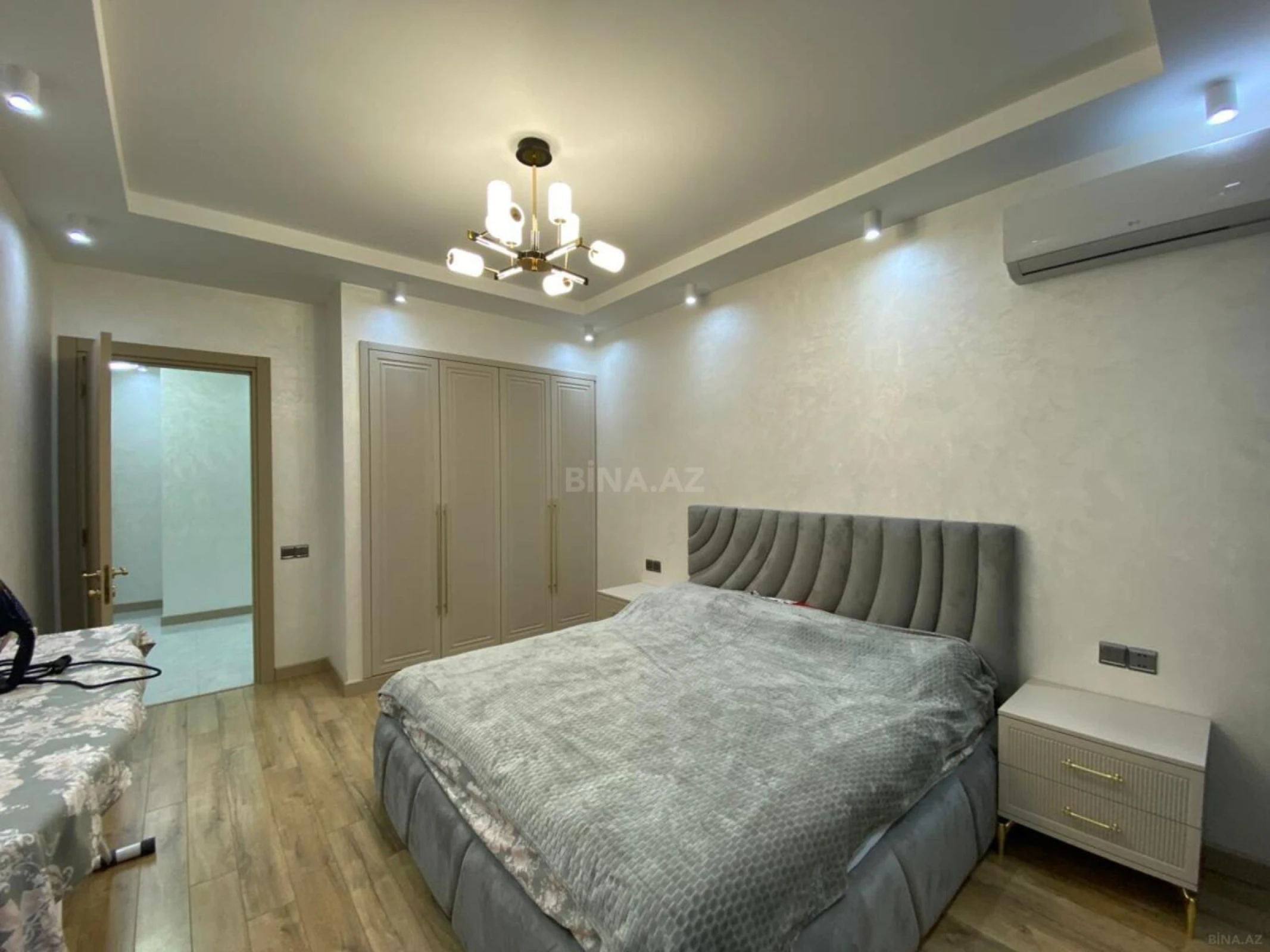 Kirayə verilir 3 otaqlı mənzil 148 m²